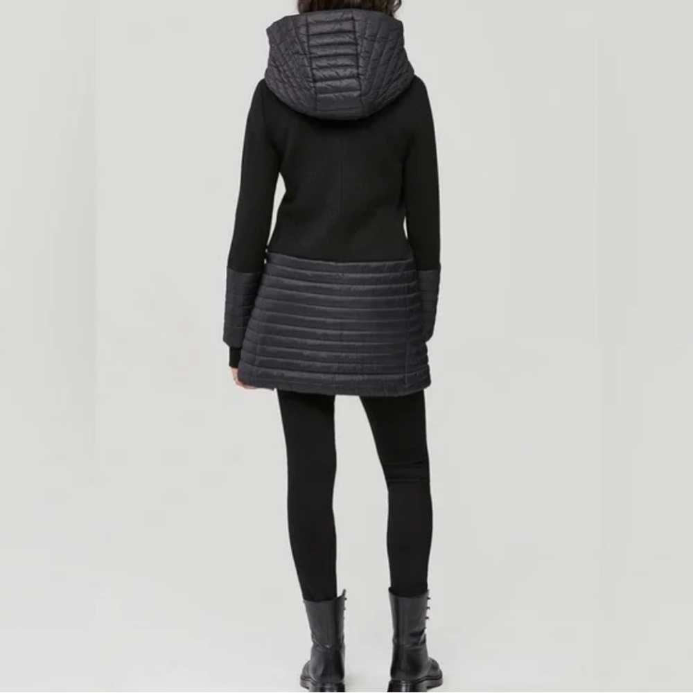 Beautiful!!💯 perfect condition. AVERY by SOIA & KYO – part wool, part puffer.